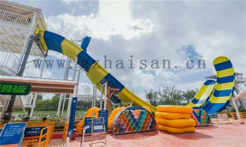 如何通过提供优质食品推动水上乐园的二次消费？