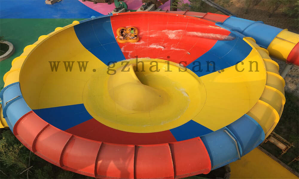 如何在水上乐园管理中提升园区的公共艺术和文化设施？