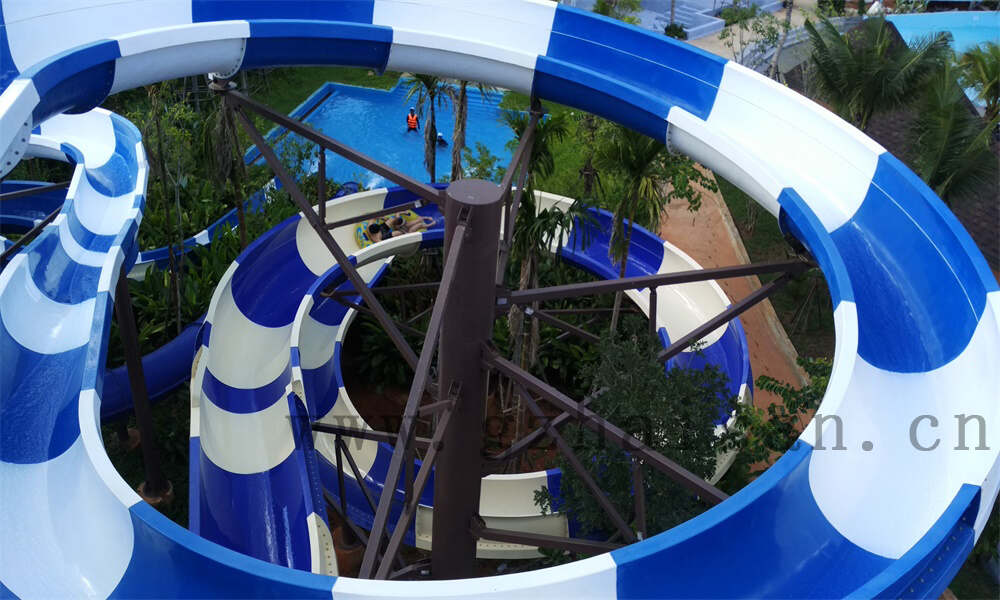水上滑梯报价指南：如何选择合适的设施？
