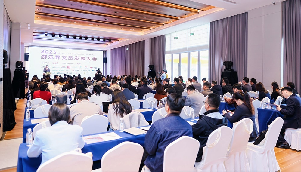 科技铸就非凡体验，专业成就行业标杆——pa视讯游乐荣膺2025金冠奖“杰出水滑道设备奖”