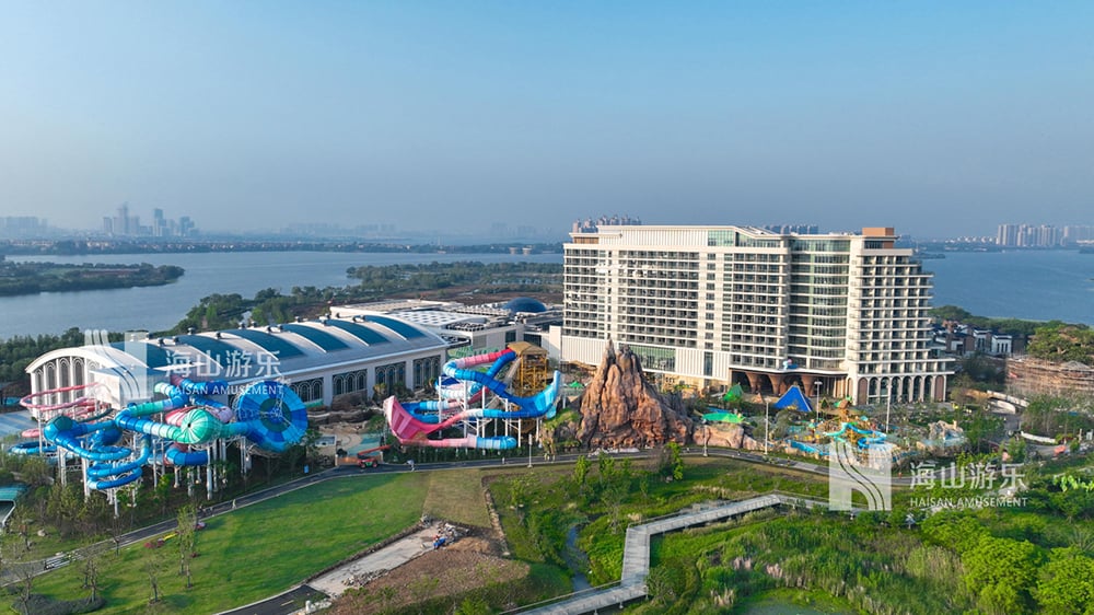 科技铸就非凡体验，专业成就行业标杆——pa视讯游乐荣膺2025金冠奖“杰出水滑道设备奖”