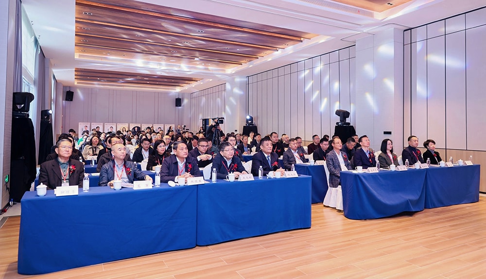 科技铸就非凡体验，专业成就行业标杆——pa视讯游乐荣膺2025金冠奖“杰出水滑道设备奖”